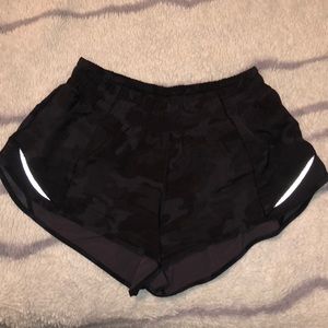 lululemon hotty hot shorts 2.5